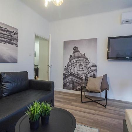 Standard Apartment By Hi5 - Madach Budapest Exterior foto