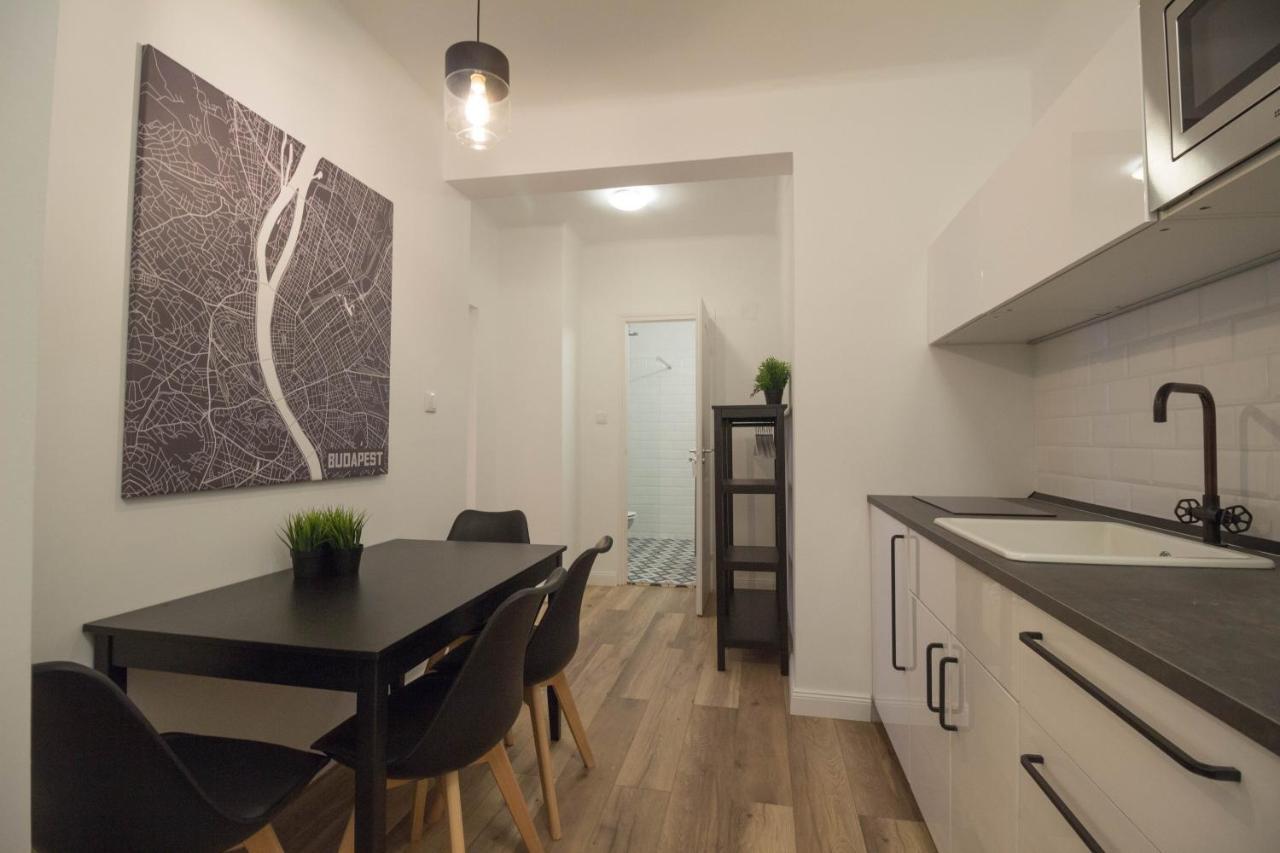 Standard Apartment By Hi5 - Madach Budapest Exterior foto