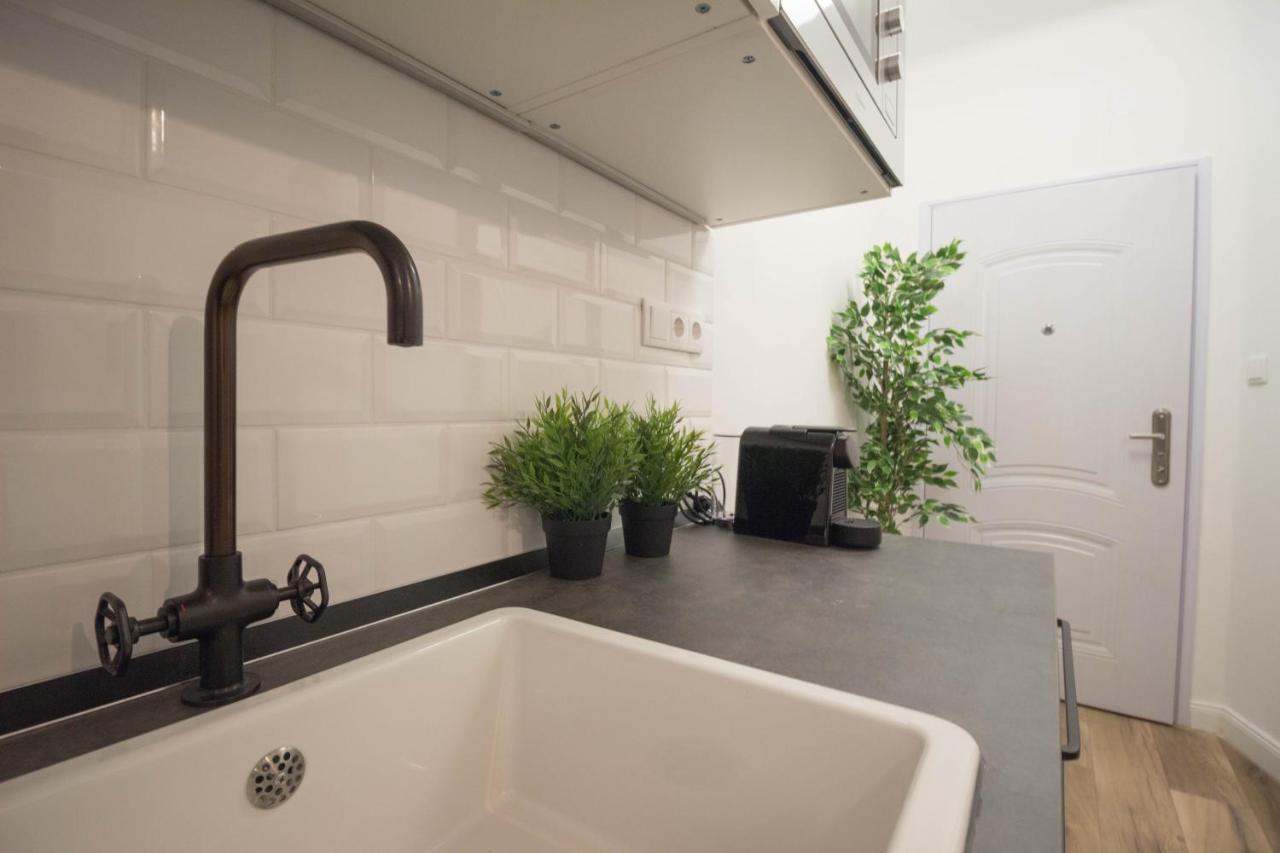 Standard Apartment By Hi5 - Madach Budapest Exterior foto