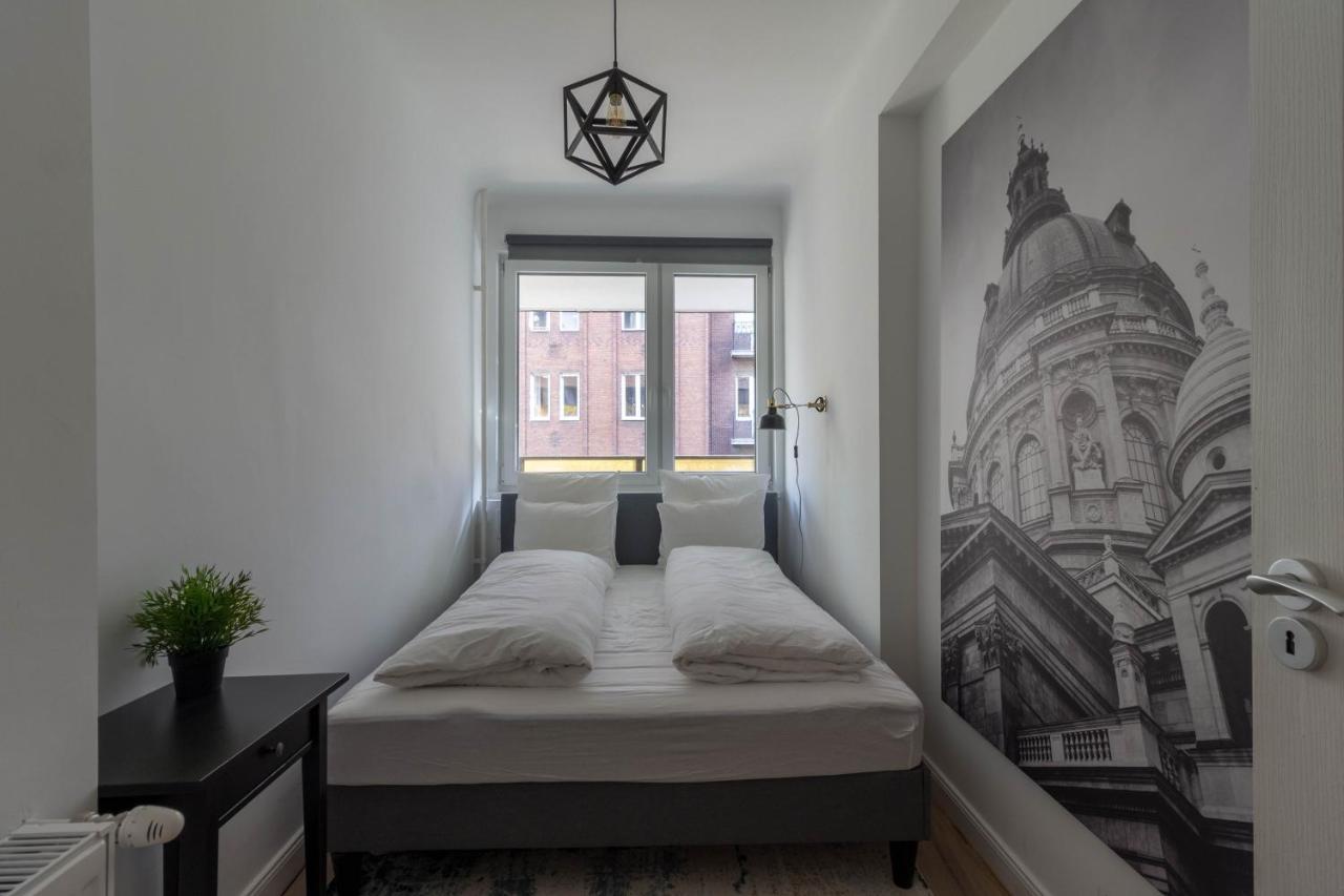 Standard Apartment By Hi5 - Madach Budapest Exterior foto